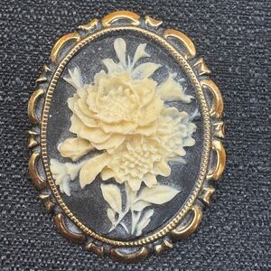 Victorian-Style Floral Carved Cameo Brooch in Gold Tone